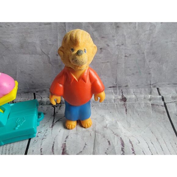 Vintage Berenstain Bears Brother & Sister Bear Flocked Figurines Toys 86, 94 - Picture 2 of 7